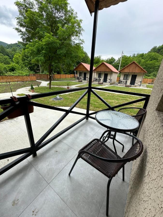 Villa Flora Racha à Ambrolaouri Extérieur photo